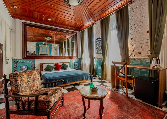 Nevalist Aparthotel 4*