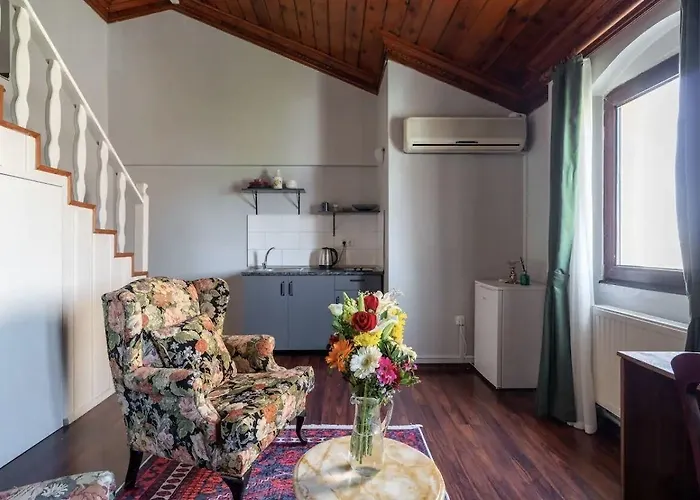 Nevalist Aparthotel 4*