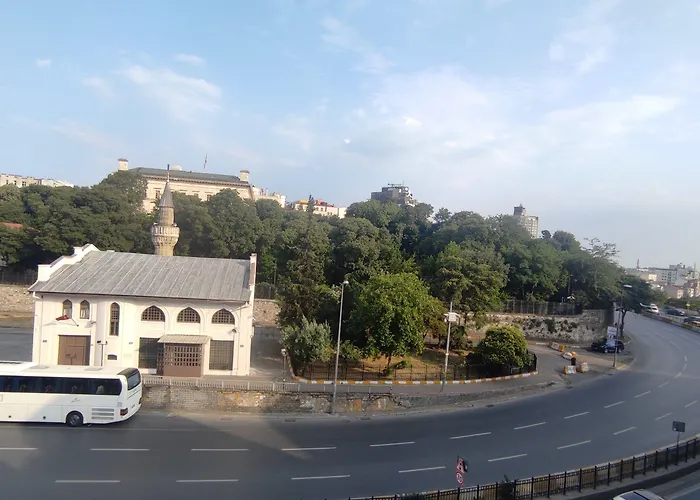 Nevalist Aparthotel 4*